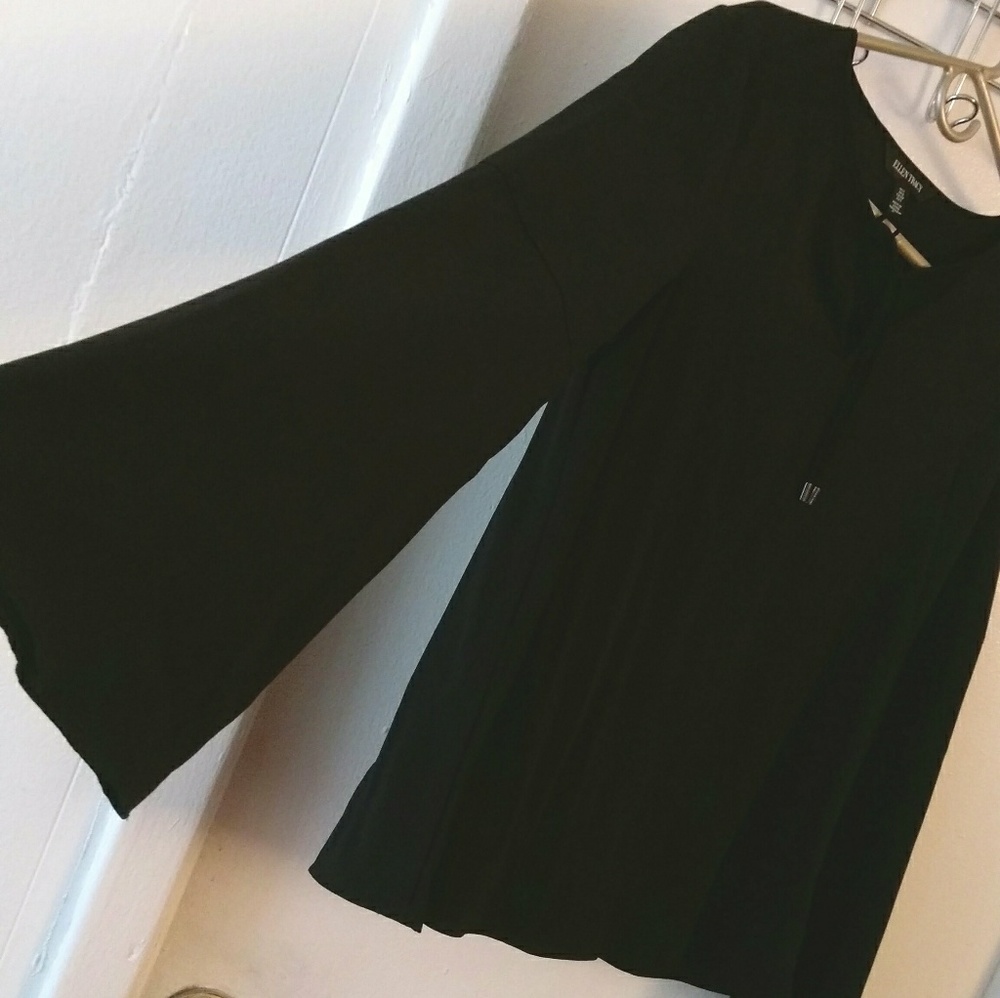 Ellen Tracy*black bell sleeve blouse*sz S^…